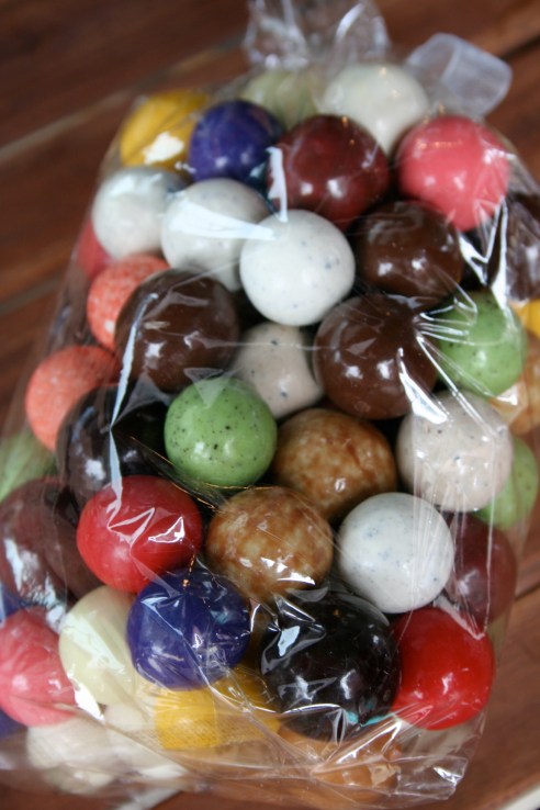 My fantasy in a bag. I love marbles.  I love malted milk balls.  How about a sixteen-flavor fresh made combo bag?  Turns out that malted milk balls in flavors like Lemon, "Ultimate", Neopolitan, and Blueberry look better than they taste.  I can't believe I bought such a big bag.