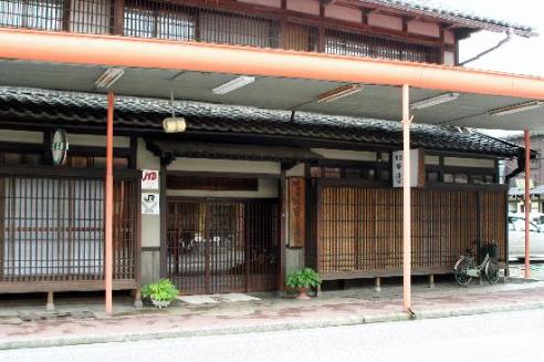 Exterior of small town Tanabe Ryokan in Tanagawa